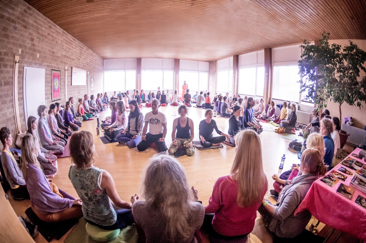 OM Chanting Āgenskalnā attēls